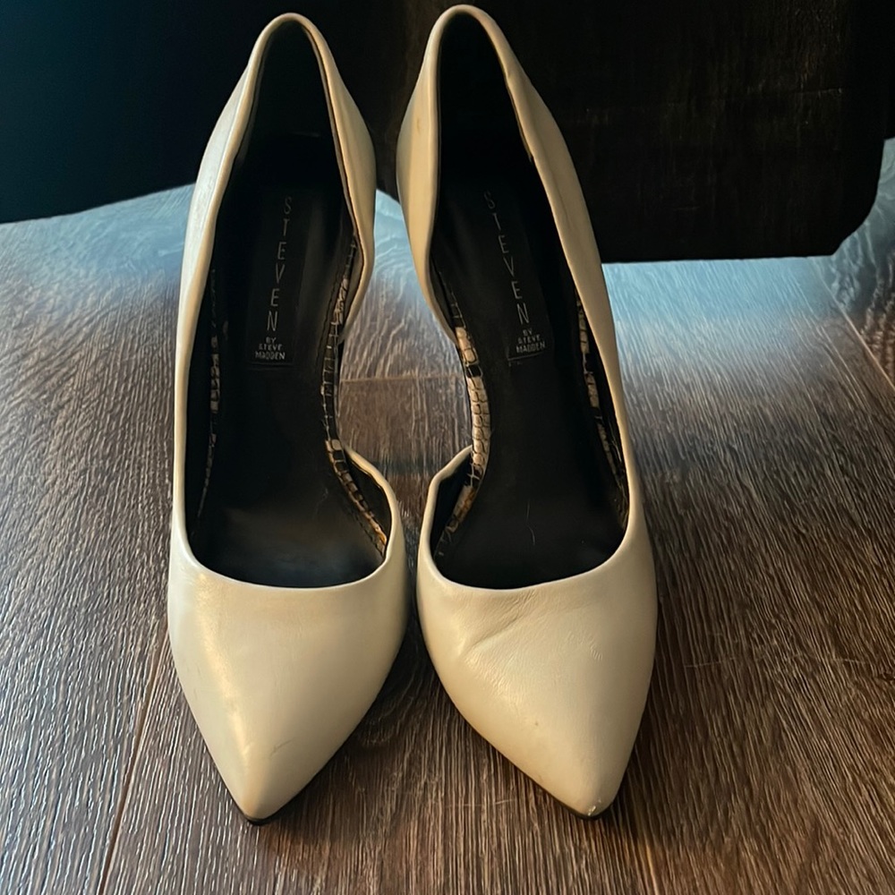 Steve Madden white pumps